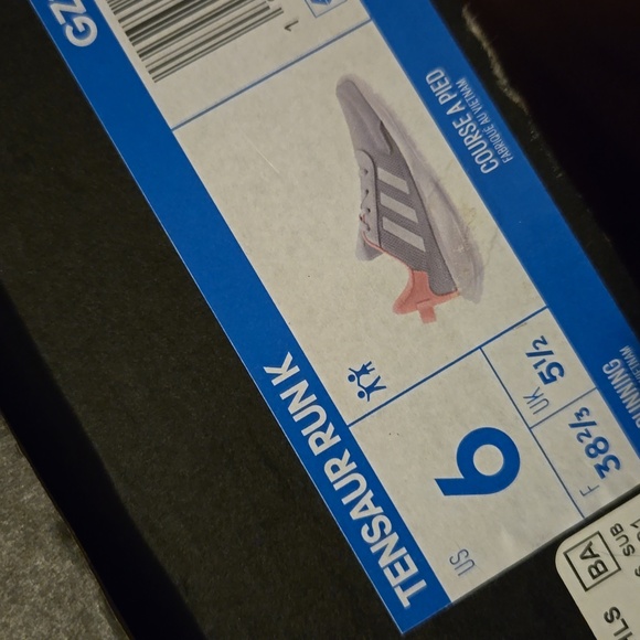 Adidas shoes - Picture 3 of 3